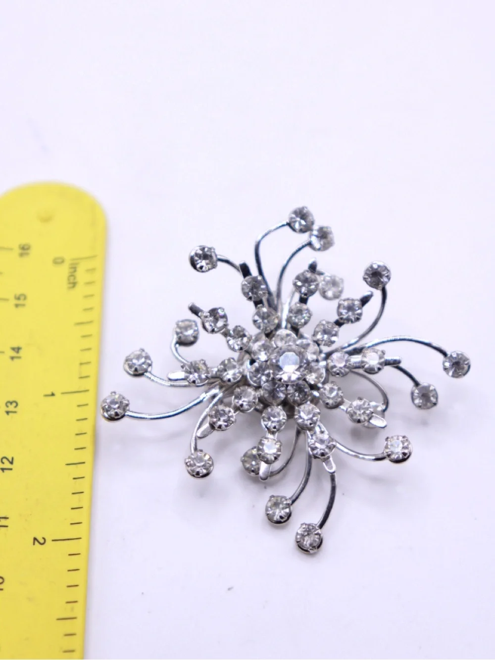 Vintage unsigned Silver tone Crystal starburst riveted Burst Brooch - Picture 5 of 5